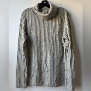 Qi Cashmere Ribbed Sweater in Gray